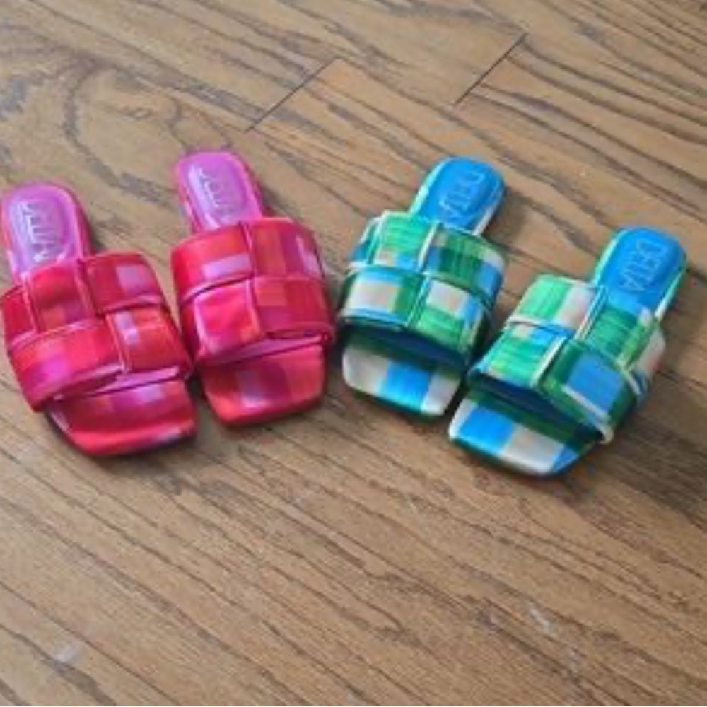 NEW DELTAN Ariel Red Woven satin plaid sandals slides women size 6.5